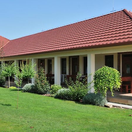 Néró Apartman Velky Meder Exterior foto